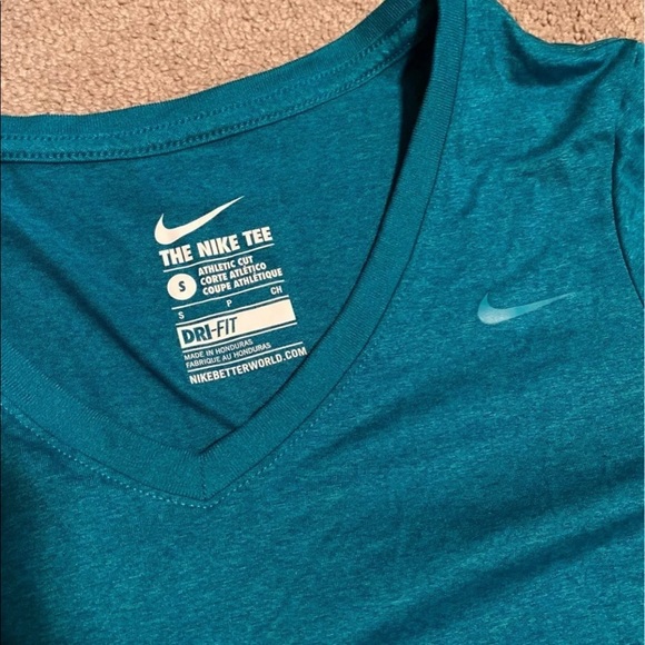 Sold Nike Dri-fit Long Sleeve Tops - Picture 2 of 4